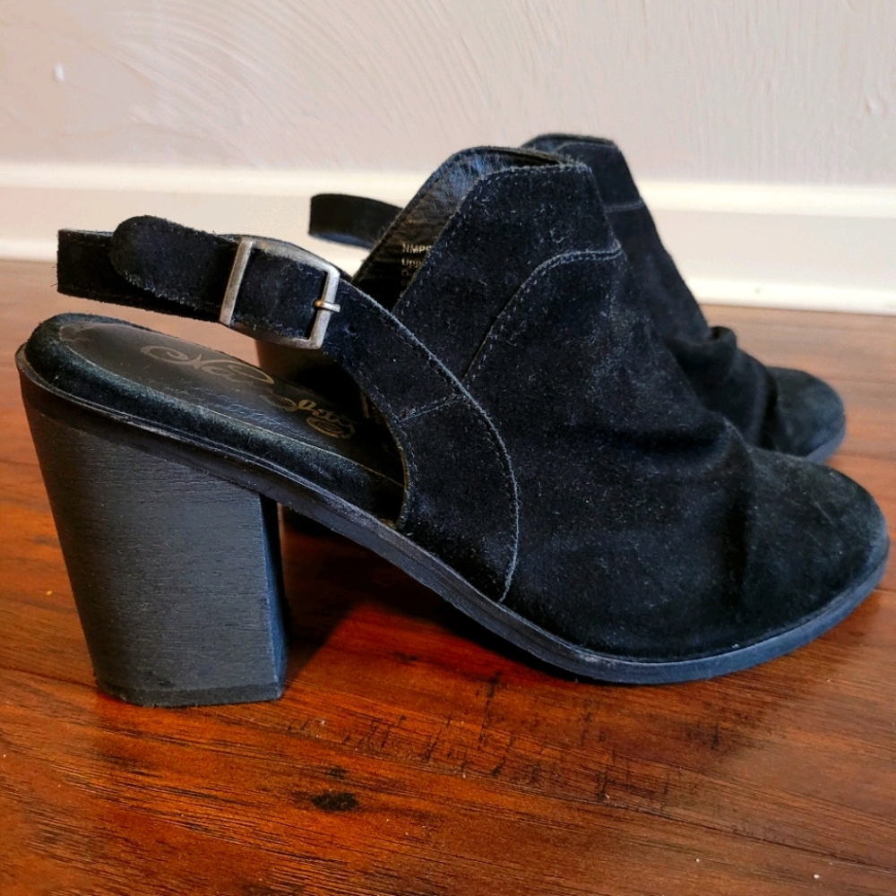 NAUGHTY MONKEY SEUDE HEELED MULE 9.5